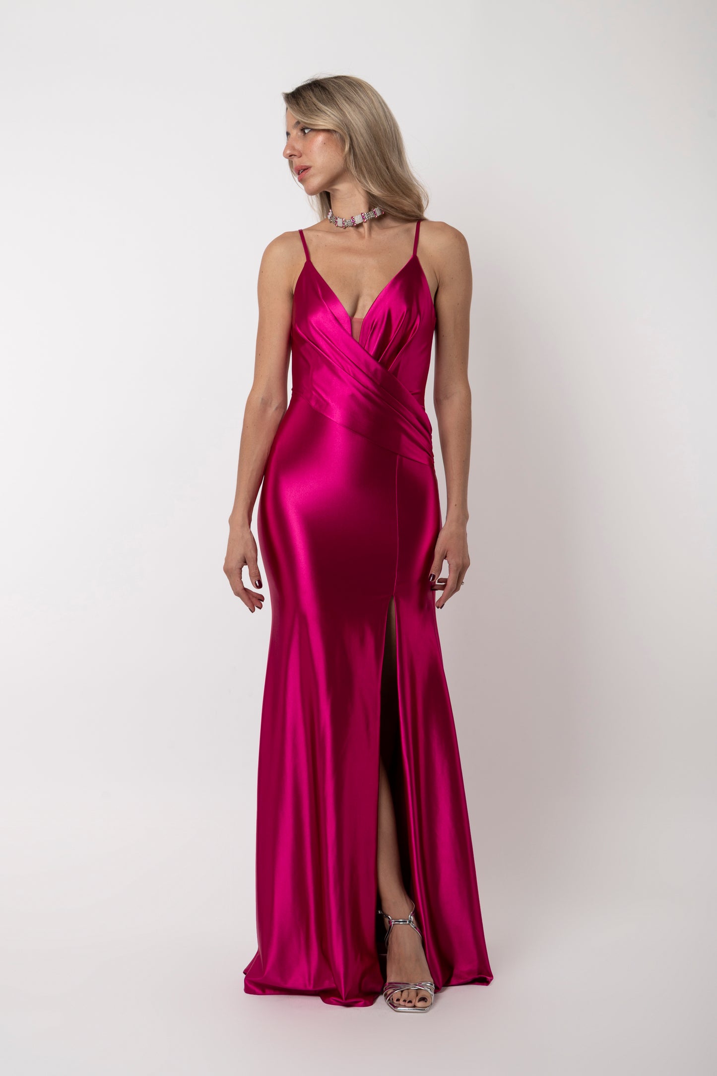 Ματζέντα σατέν maxi φόρεμα με ανοιχτή πλάτη