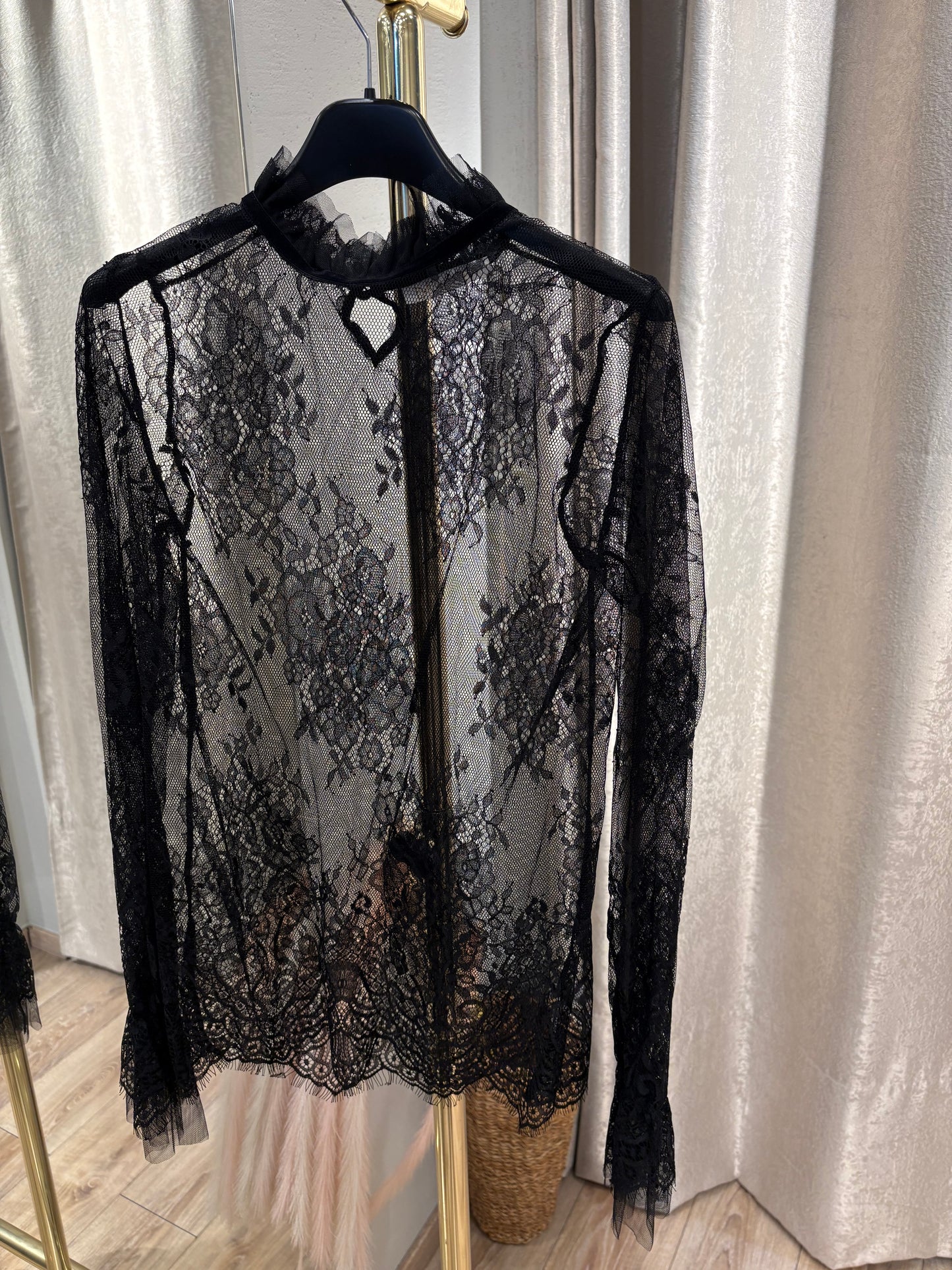 Διαφάνεια μαύρη δαντέλα