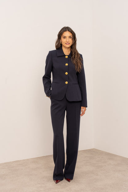 Κοστούμι με μεγαλα χρυσά κουμπιά