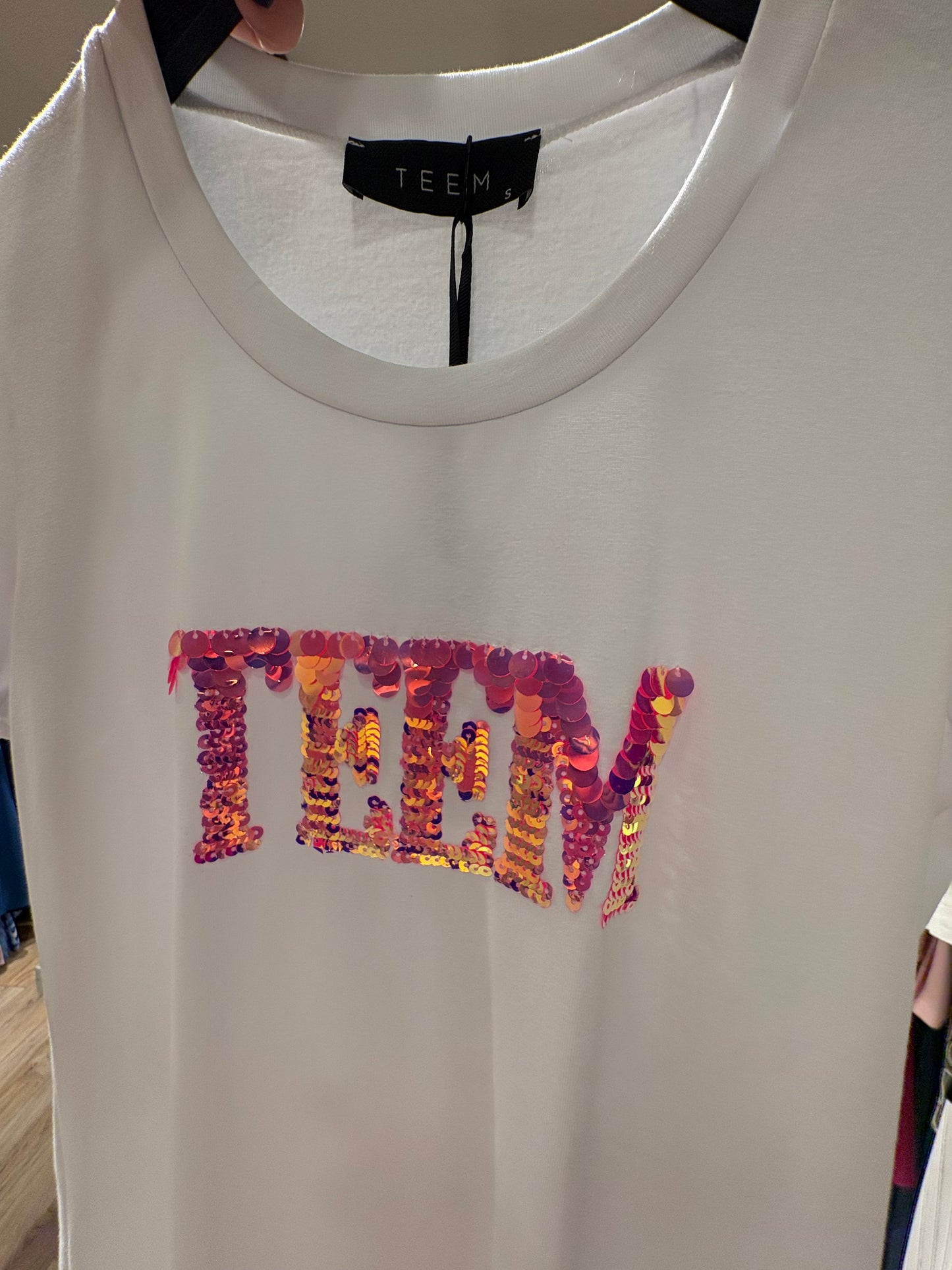 Λευκό T-shirt με λογότυπο teem από mermaid παγιέτες