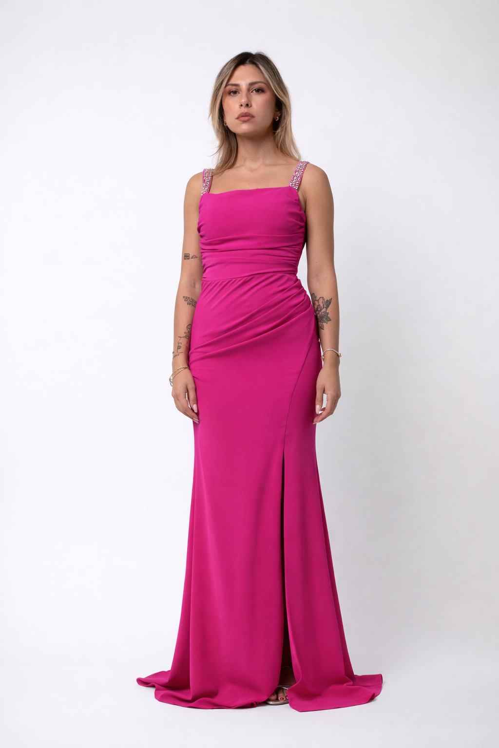 Maxi φόρεμα με ανοιχτή πλάτη και strass τιράντες