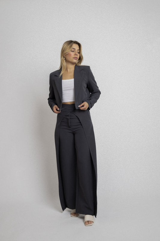 Κοστούμι με crop σακάκι